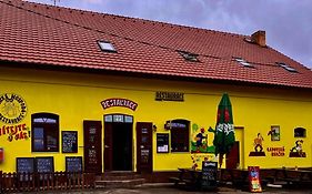 Hrusicka Restaurace A Penzion